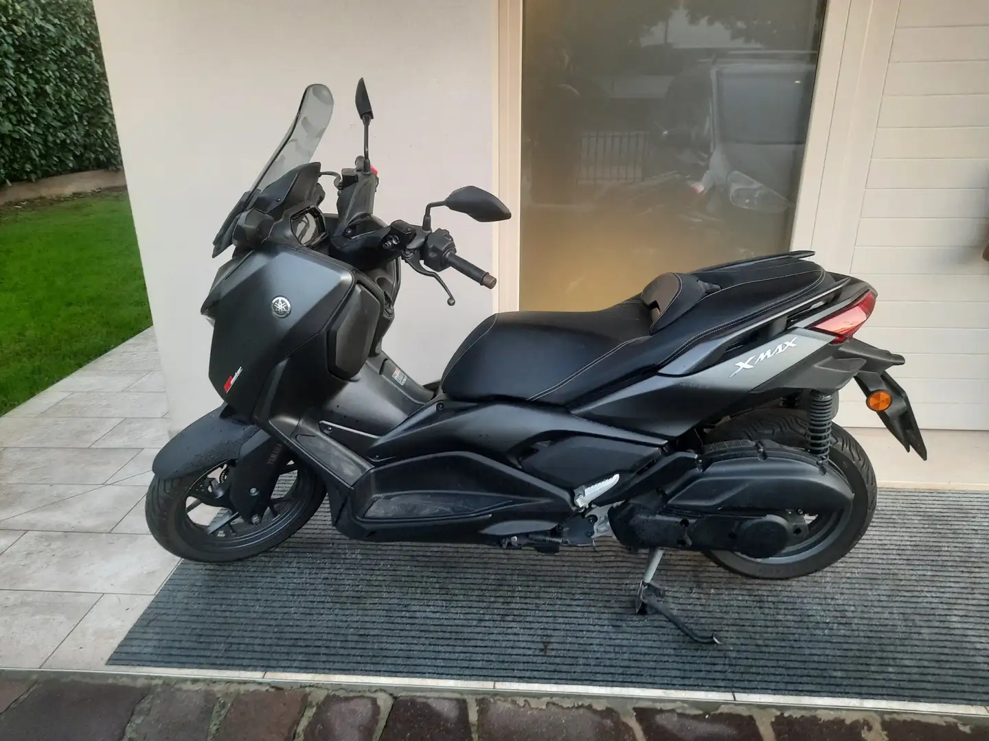 Yamaha X-Max 125 Base Schwarz - 1