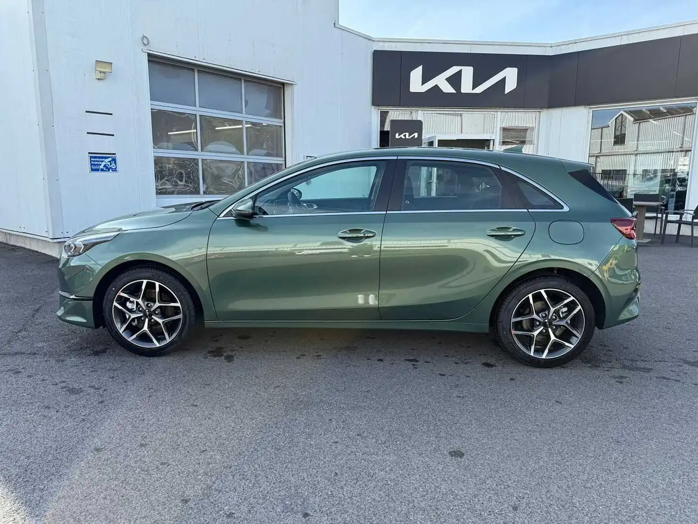 Kia Ceed / cee'd Spirit 1.5 T-GDI DCT7 +RFK+SHZ Grün - 2