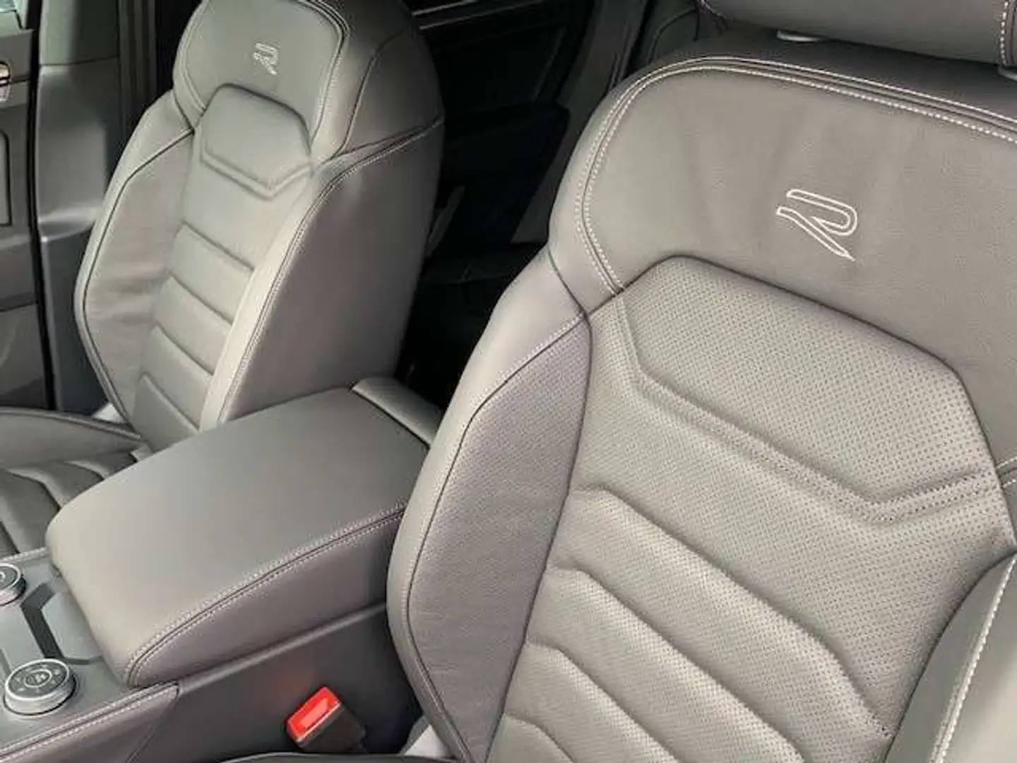 Volkswagen Touareg R-LINE 3.0TDI V6 286CV 4MOTION AG8 Zilver - 2