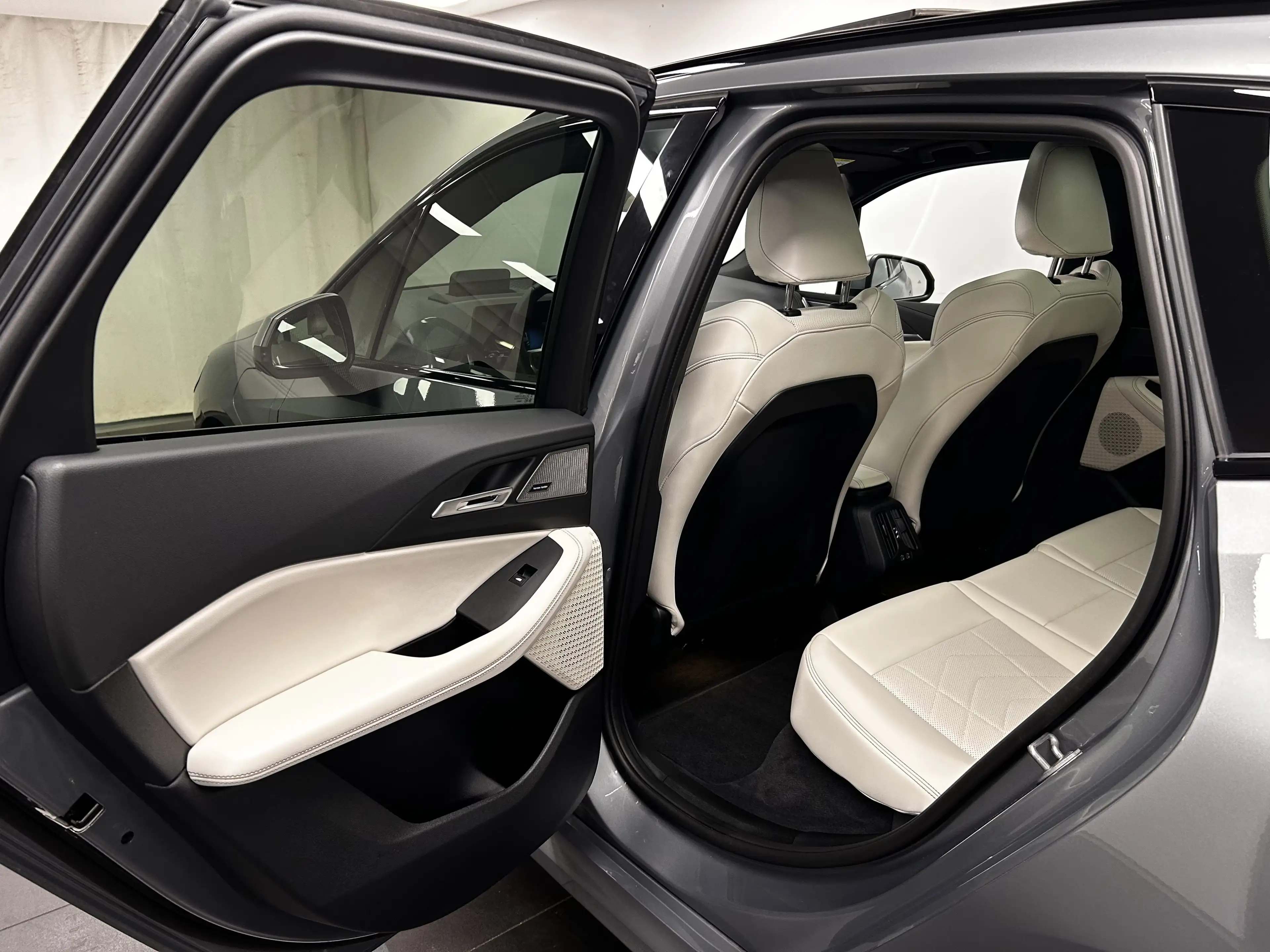 BMW 230 e xDrive Active Tourer — photo 15