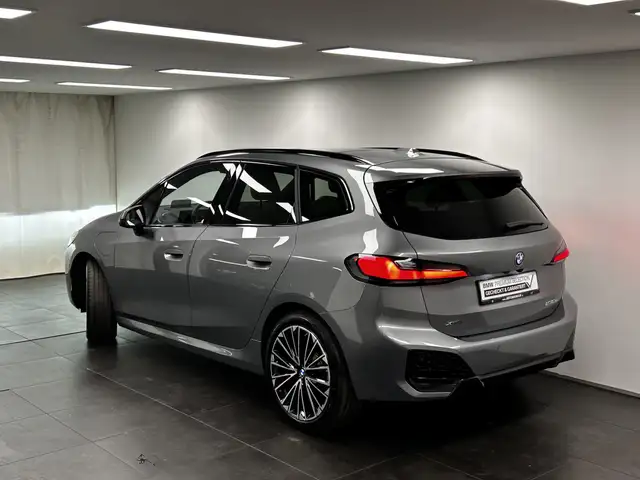 BMW 2 Series view 3
