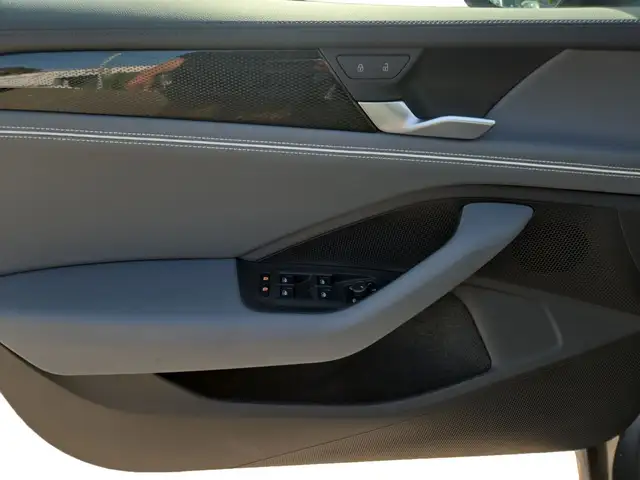 Volkswagen Passat view 11