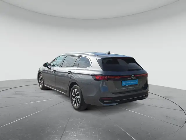 Volkswagen Passat view 3