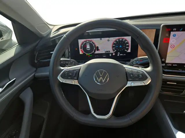 Volkswagen Passat view 13