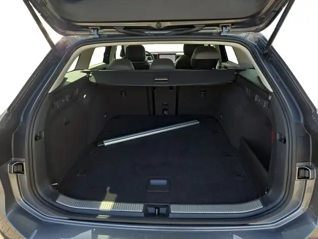 Volkswagen Passat view 14