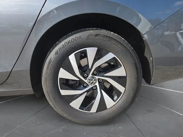 Volkswagen Passat view 15