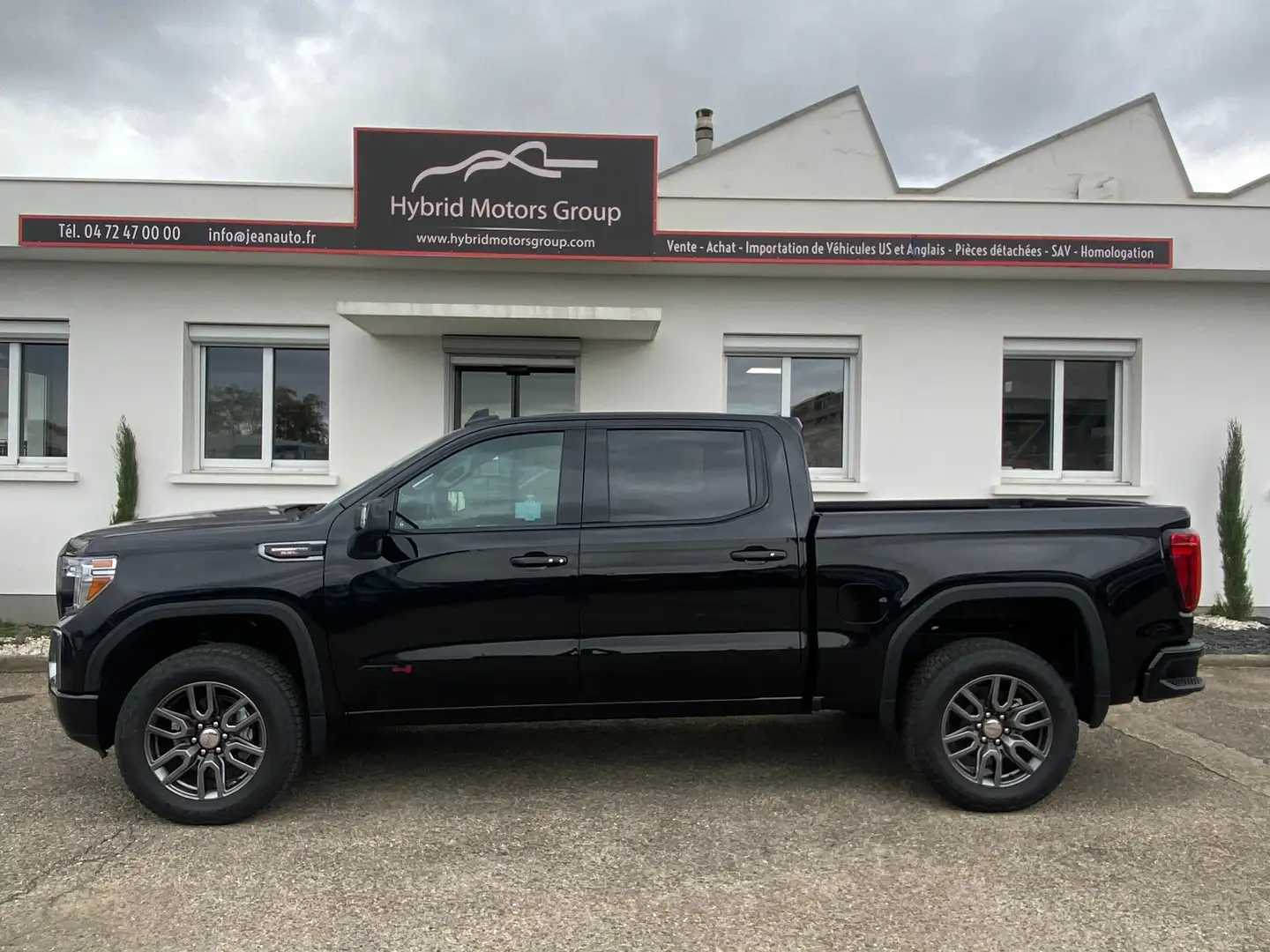 GMC Sierra AT4 CARBON PRO crna - 1