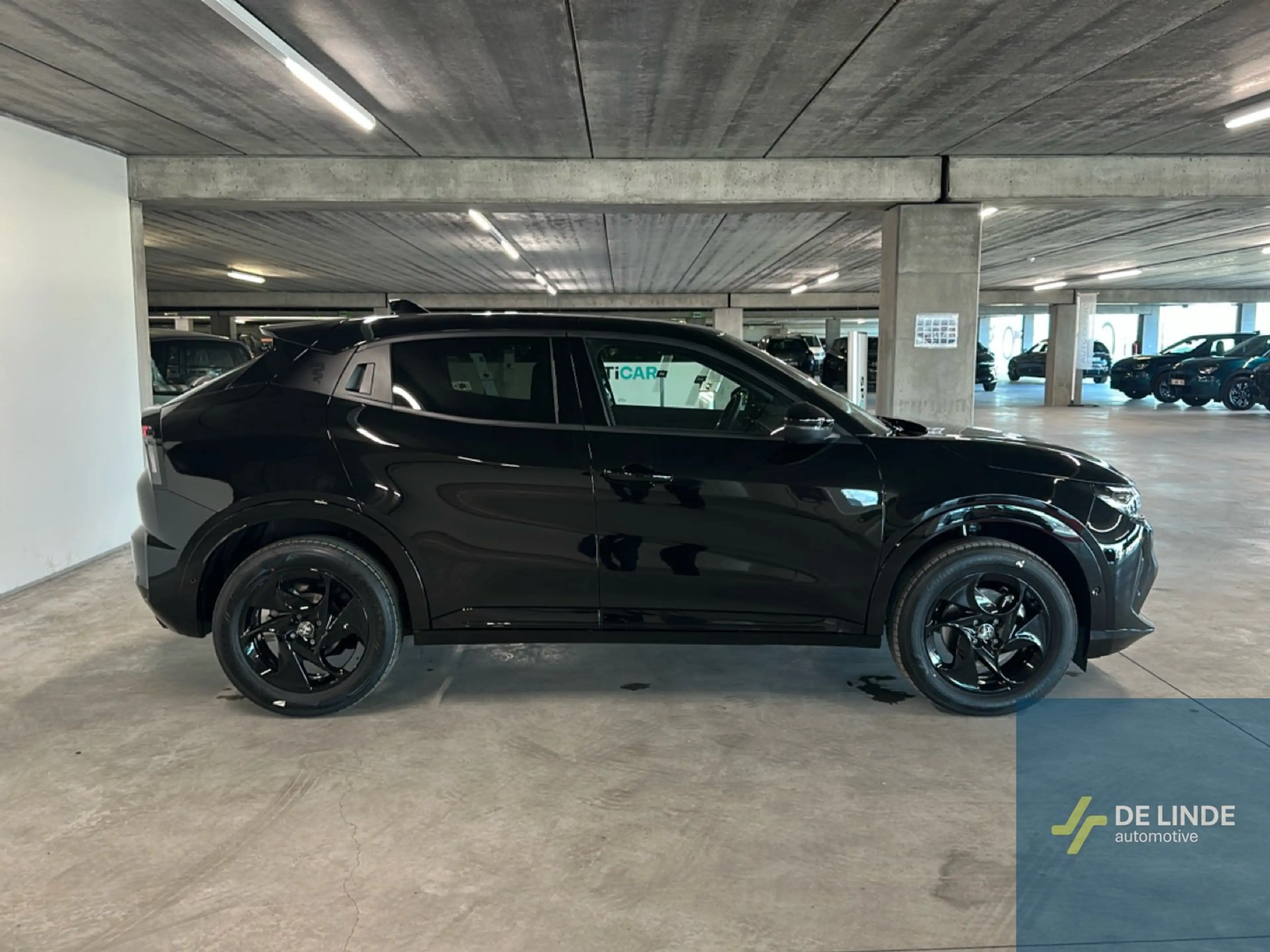 Alfa Romeo Junior 1.2 Hybrid 145 eDCT6 Ibrida — photo 2