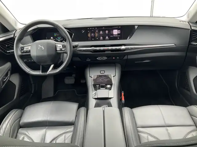 DS Automobiles DS 4 view 3