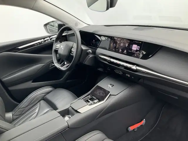 DS Automobiles DS 4 view 23