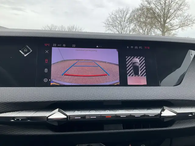 DS Automobiles DS 4 view 8