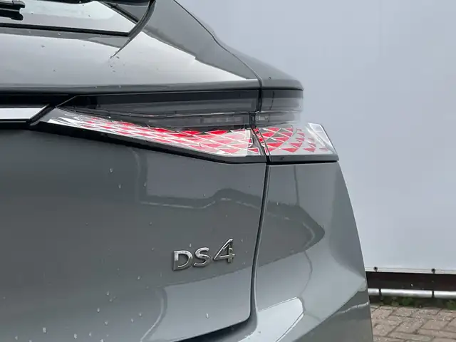 DS Automobiles DS 4 view 19
