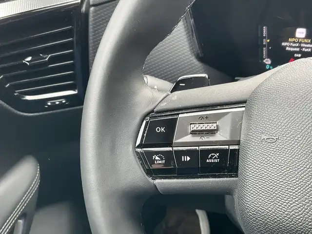 DS Automobiles DS 4 view 11