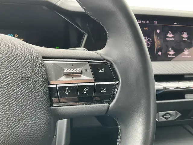DS Automobiles DS 4 view 27