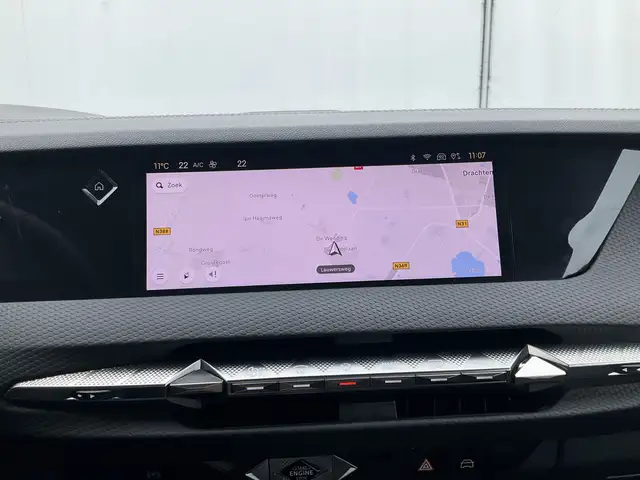 DS Automobiles DS 4 view 4
