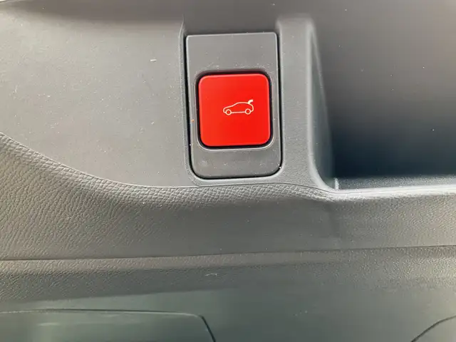 DS Automobiles DS 4 view 6