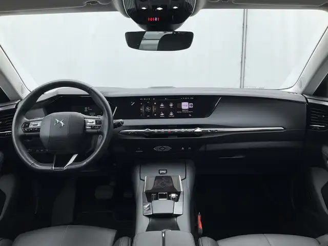 DS Automobiles DS 4 view 25