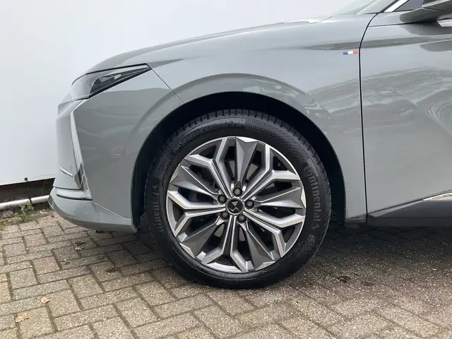 DS Automobiles DS 4 view 21