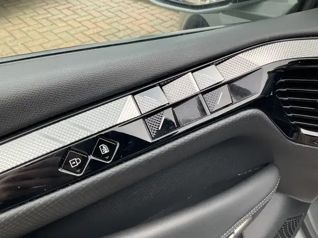 DS Automobiles DS 4 view 18
