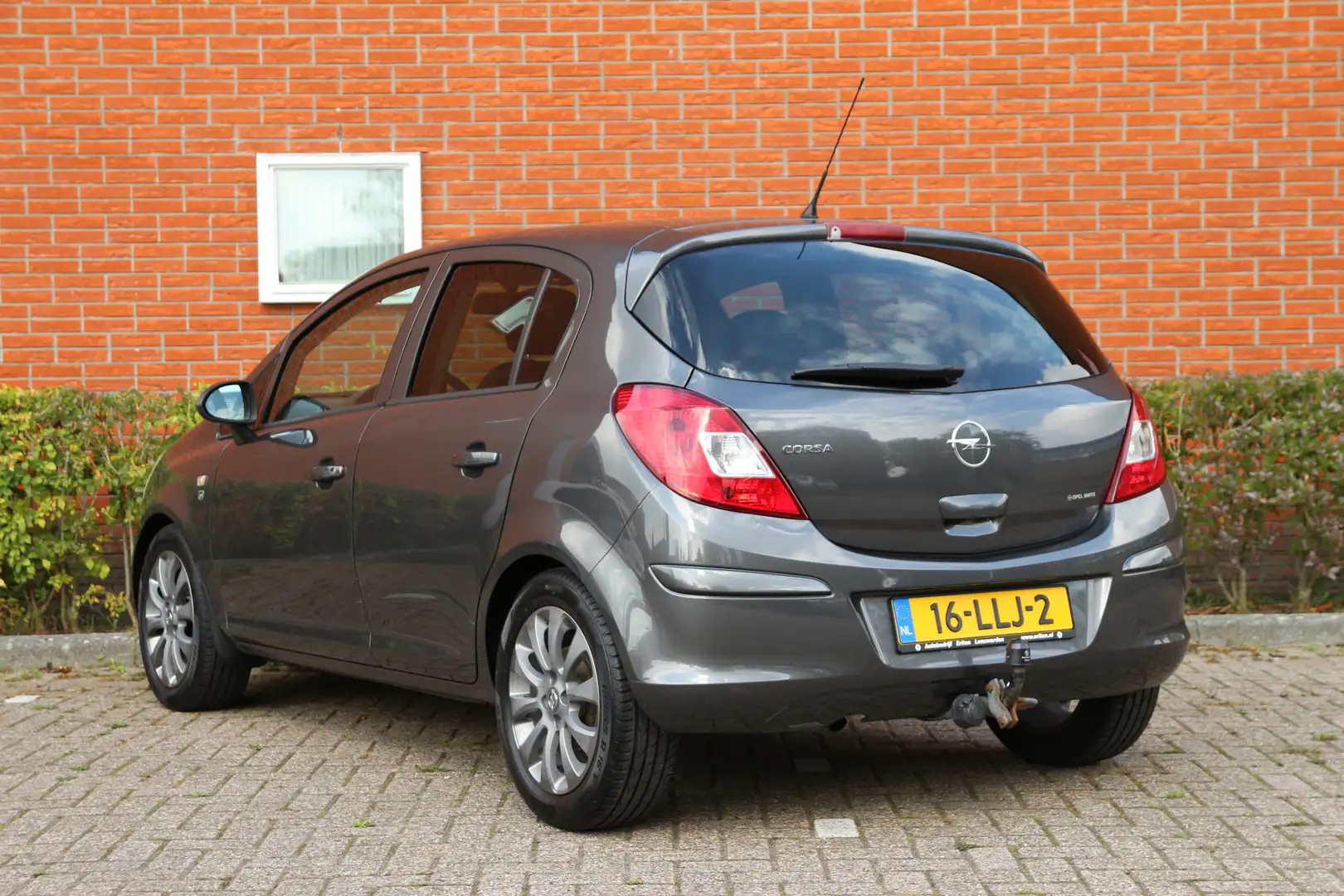 Opel Corsa 1.4-16V 101pk '111' Edition | NL-auto | 5 deuren | Grijs - 2