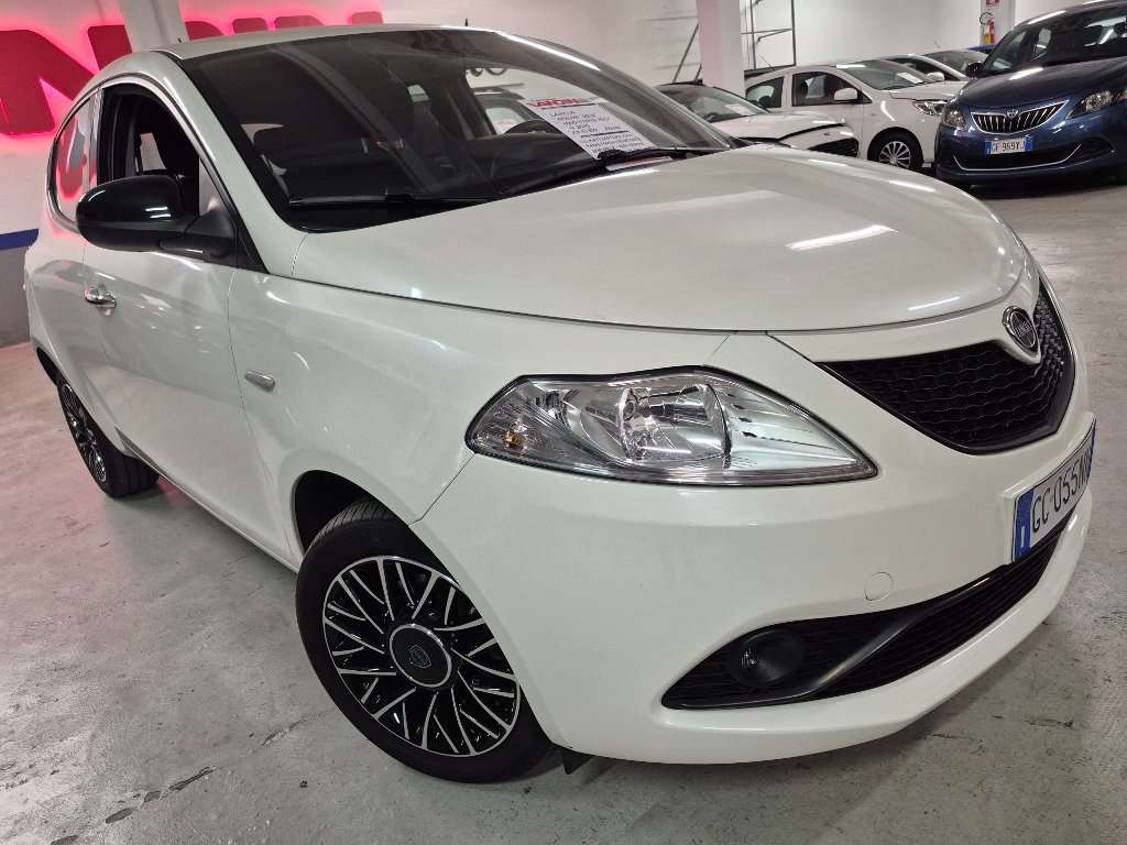 Lancia Ypsilon