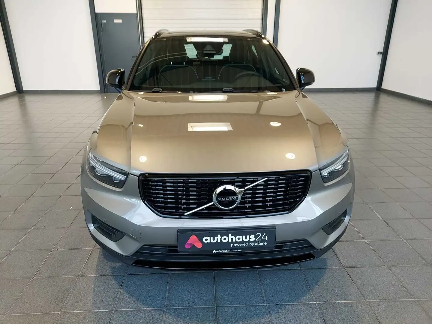 Volvo XC40 B4 AWD R-Design  LED|CarPlay|Sitzhzg Grigio - 2