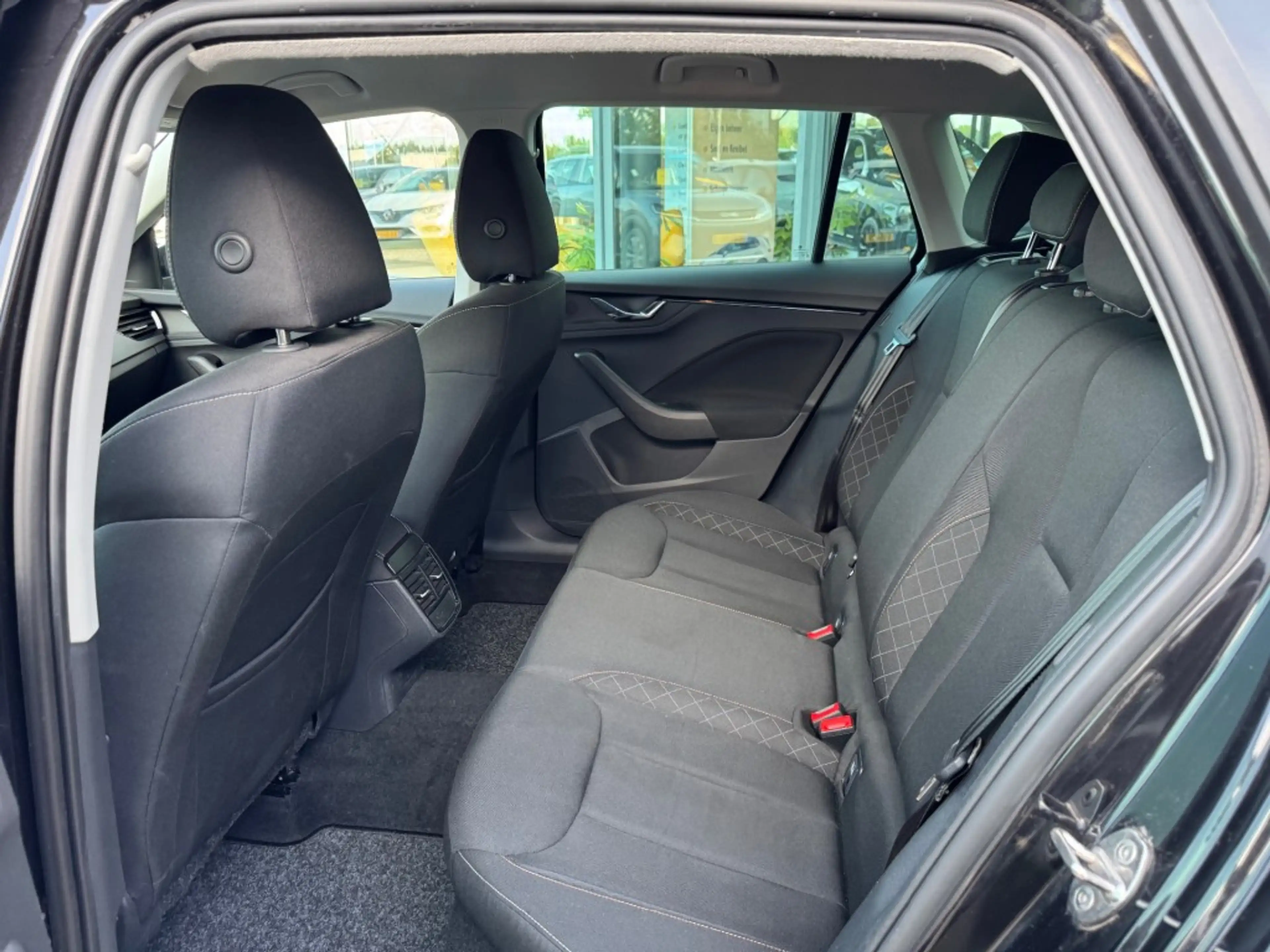 Skoda Kamiq 1.0 TSI Style - stoelverwarming - apple carplay/an — photo 11