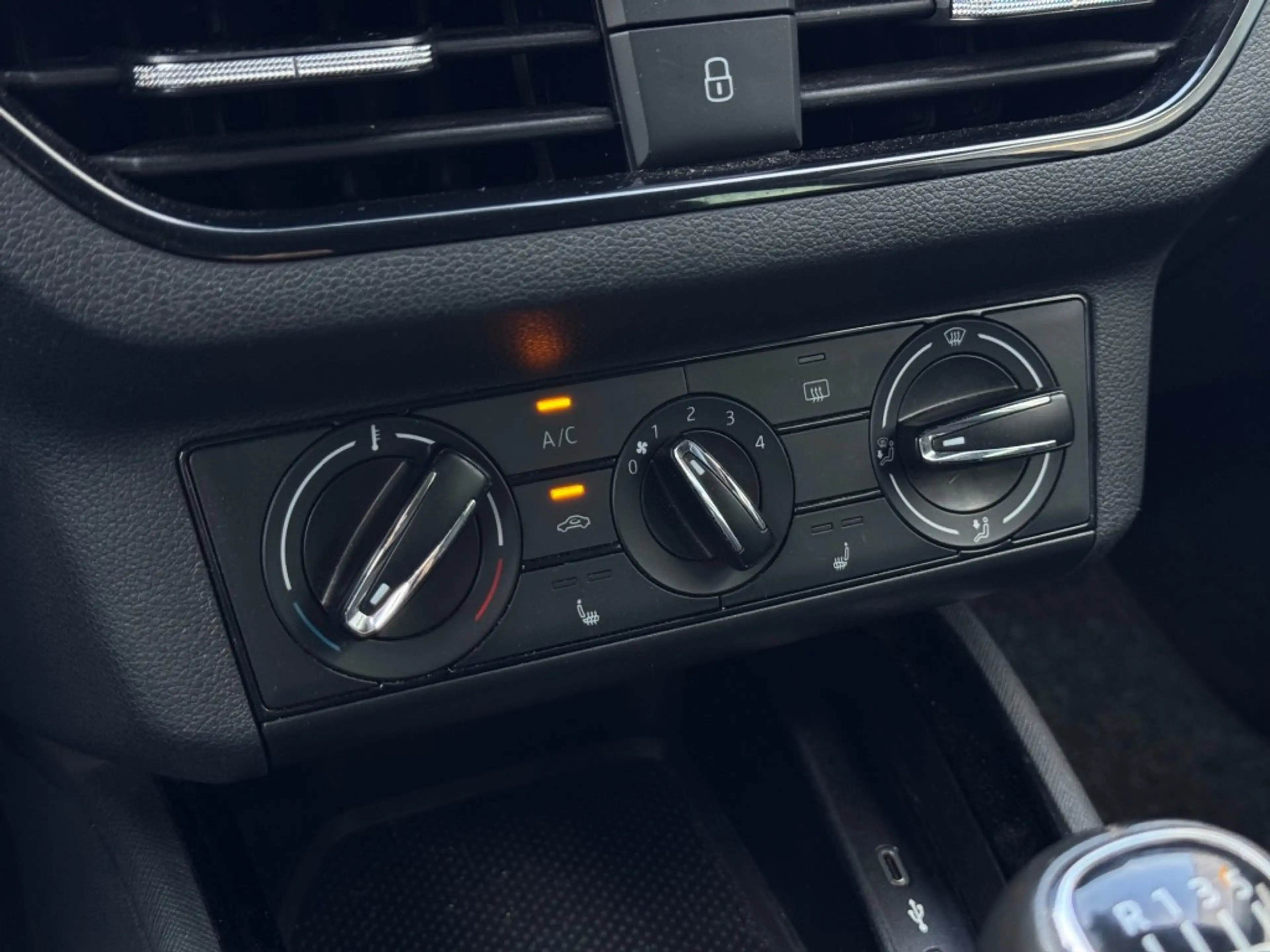 Skoda Kamiq 1.0 TSI Style - stoelverwarming - apple carplay/an — photo 9