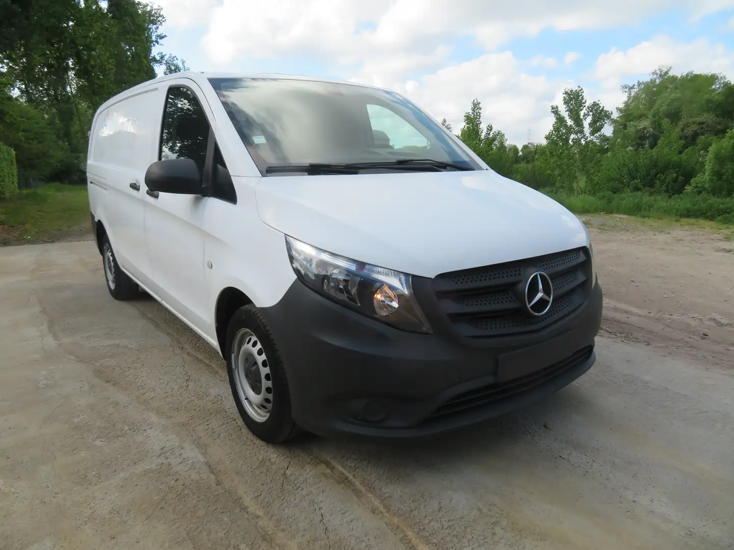 Mercedes-Benz Vito 111cdi Белый - 1