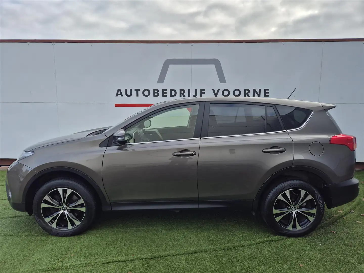 Toyota RAV 4 2.0 VVT-i 151pk AWD Automaat Dynamic Bruin - 1