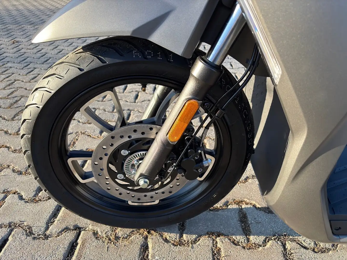 Voge SR16 125 ABS TCS Großradroller Negro - 2