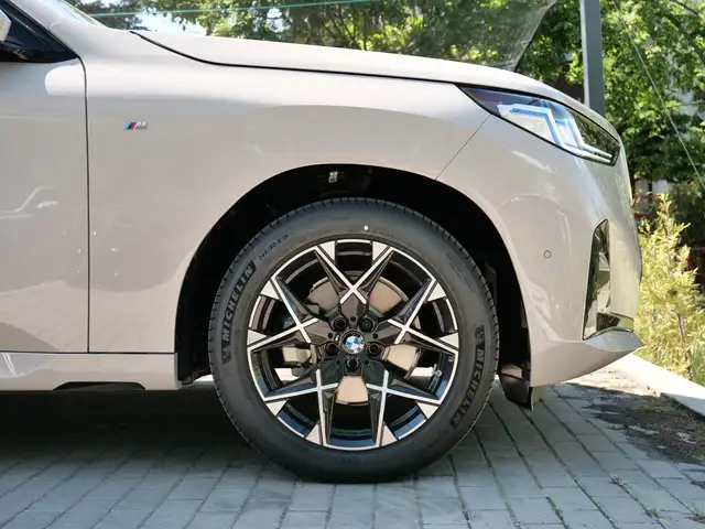BMW X3 view 12