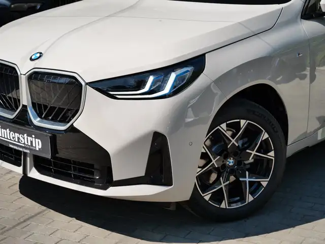 BMW X3 view 8
