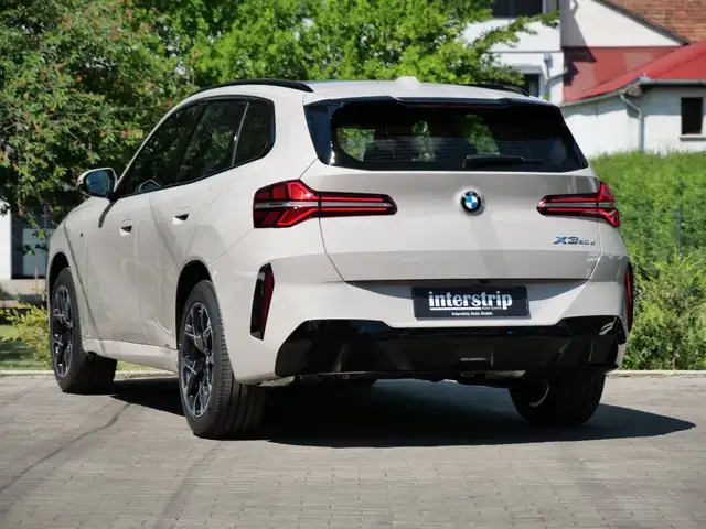 BMW X3 view 4