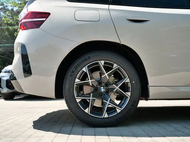 BMW X3 view 11