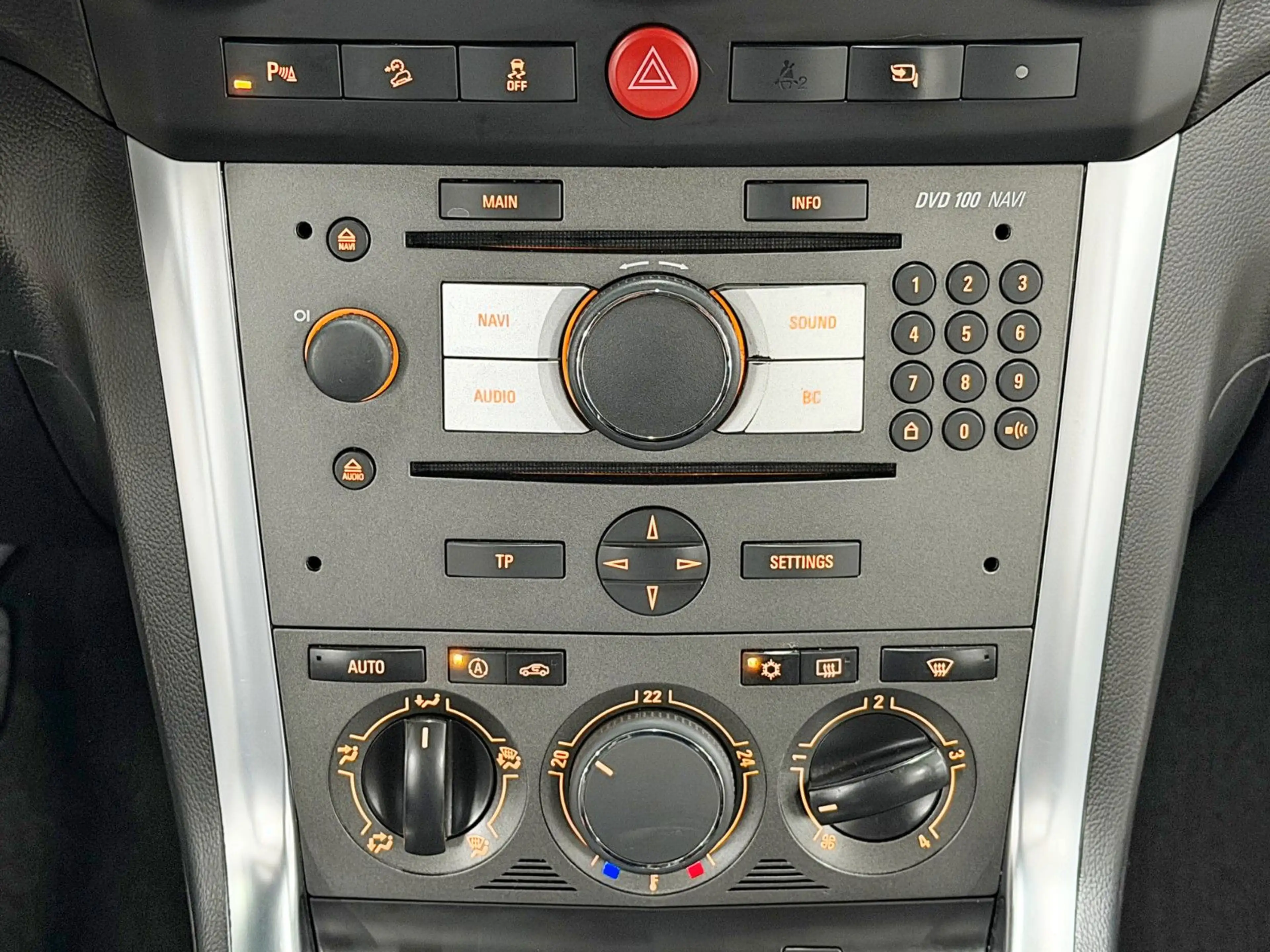 Opel Antara ANTARA 2.0 CDTI 4x4 COSMO*VOLLLEDER*XENON*NAVI* — photo 12