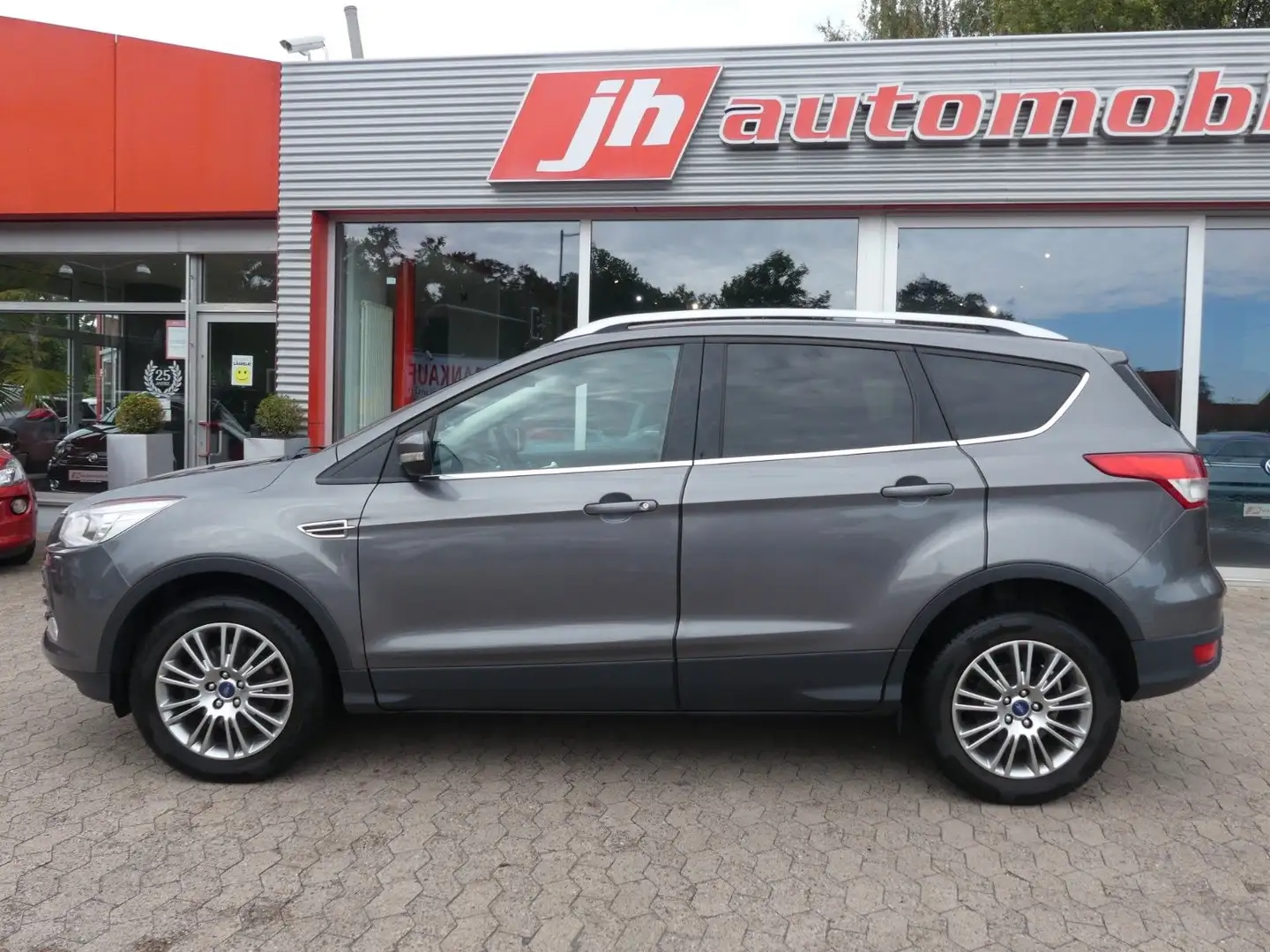 Ford Kuga Titanium*PDC*SHZ*AHK*Allwetter Grijs - 2