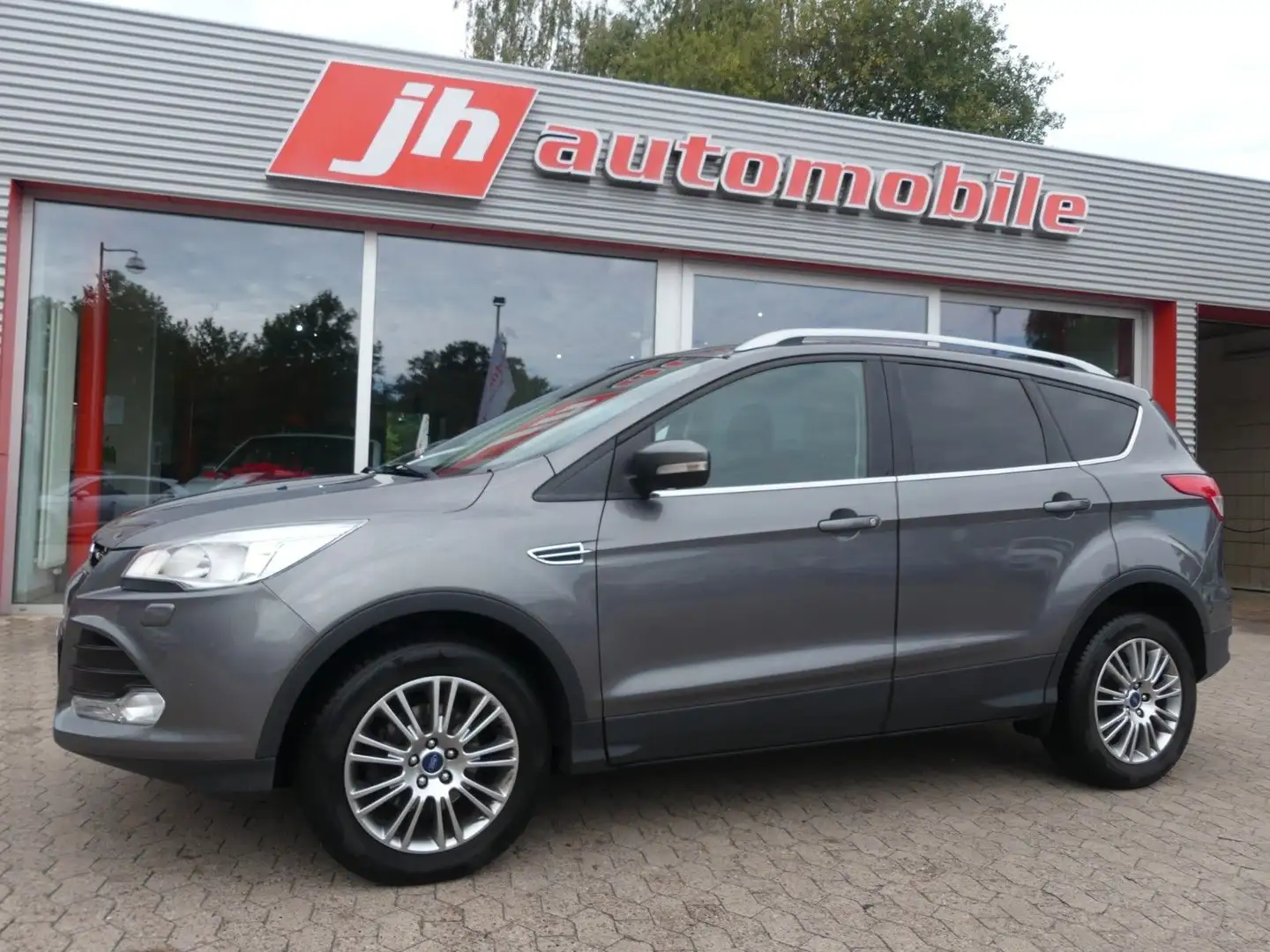 Ford Kuga Titanium*PDC*SHZ*AHK*Allwetter Grijs - 1