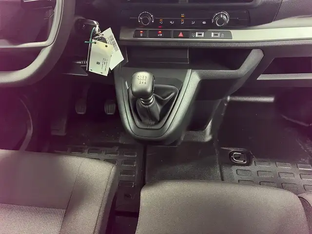 Opel Vivaro view 10