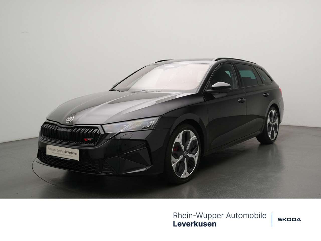 Skoda Octavia — Skoda Octavia Combi 2.0 TSI 195 kW RS MATRIX STANDH
