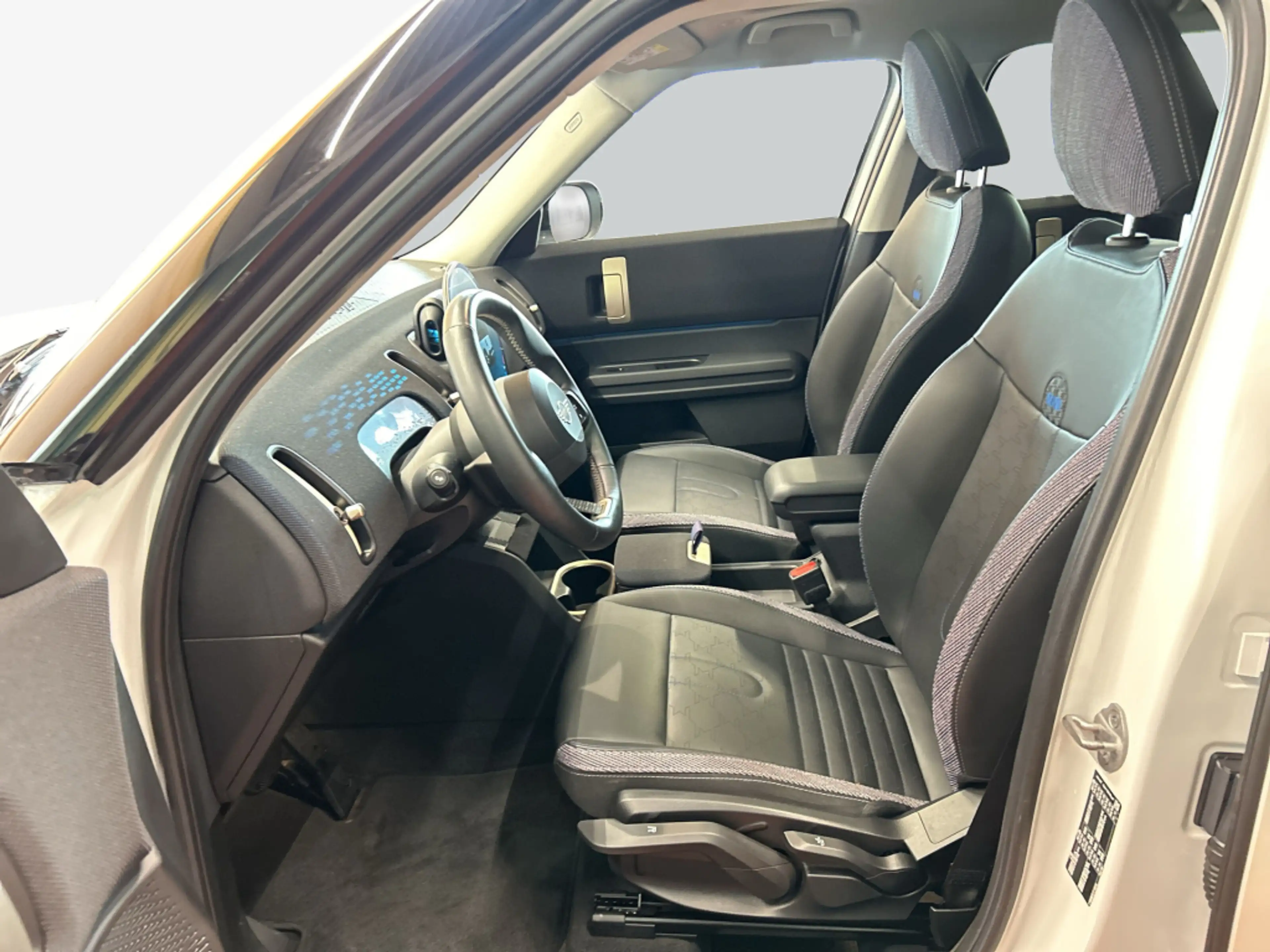 MINI Countryman C Countryman C Essential Trim, Panorama, SHZ, LED — photo 9