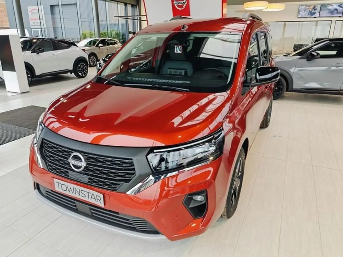 Nissan Townstar COMBI DIG-T 130 AT N-Connecta L1H1 + Combi Design Brun - 1