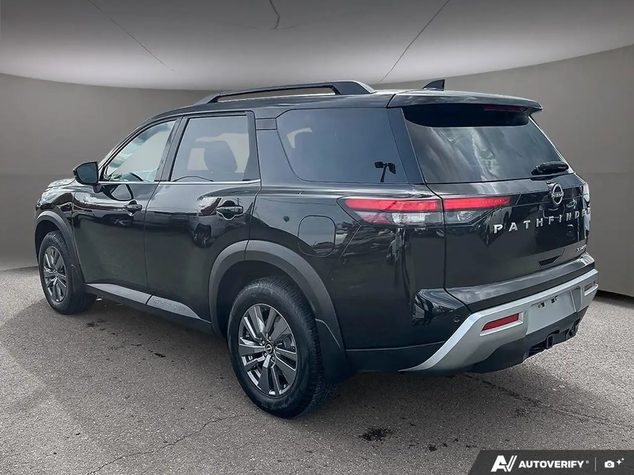 Nissan Pathfinder снимка Nissan Pathfinder