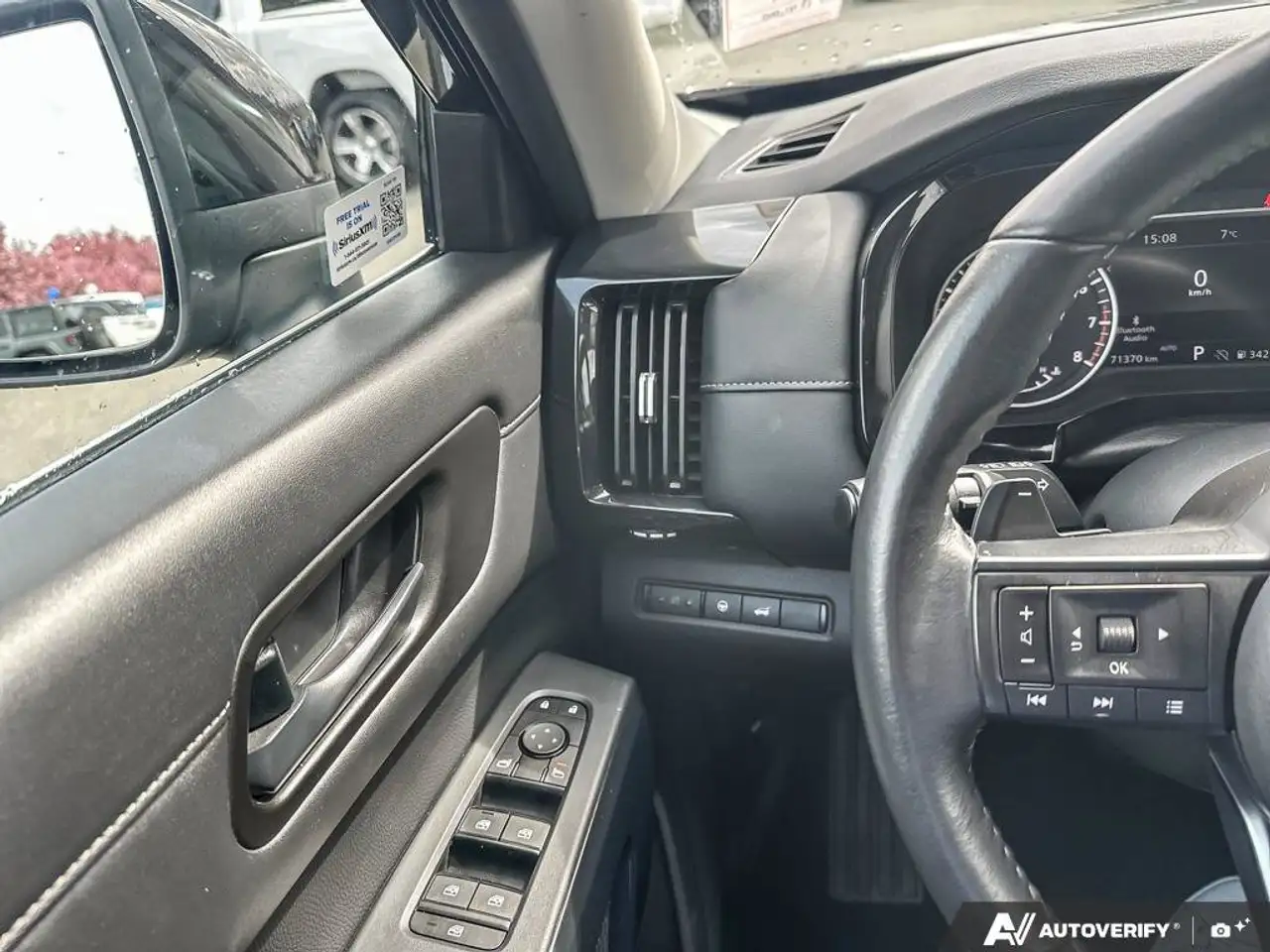 Nissan Pathfinder снимка Nissan Pathfinder