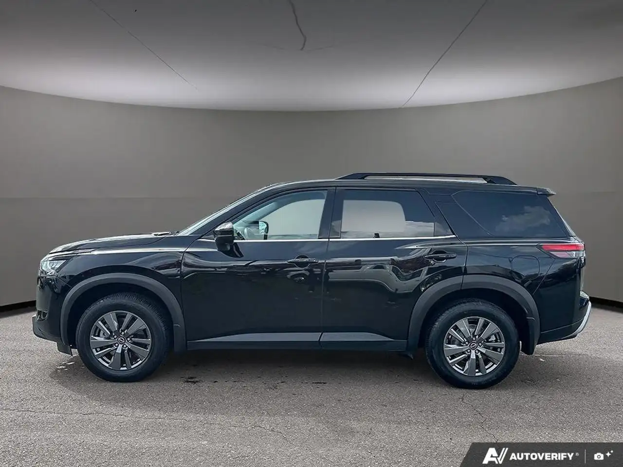Nissan Pathfinder снимка Nissan Pathfinder