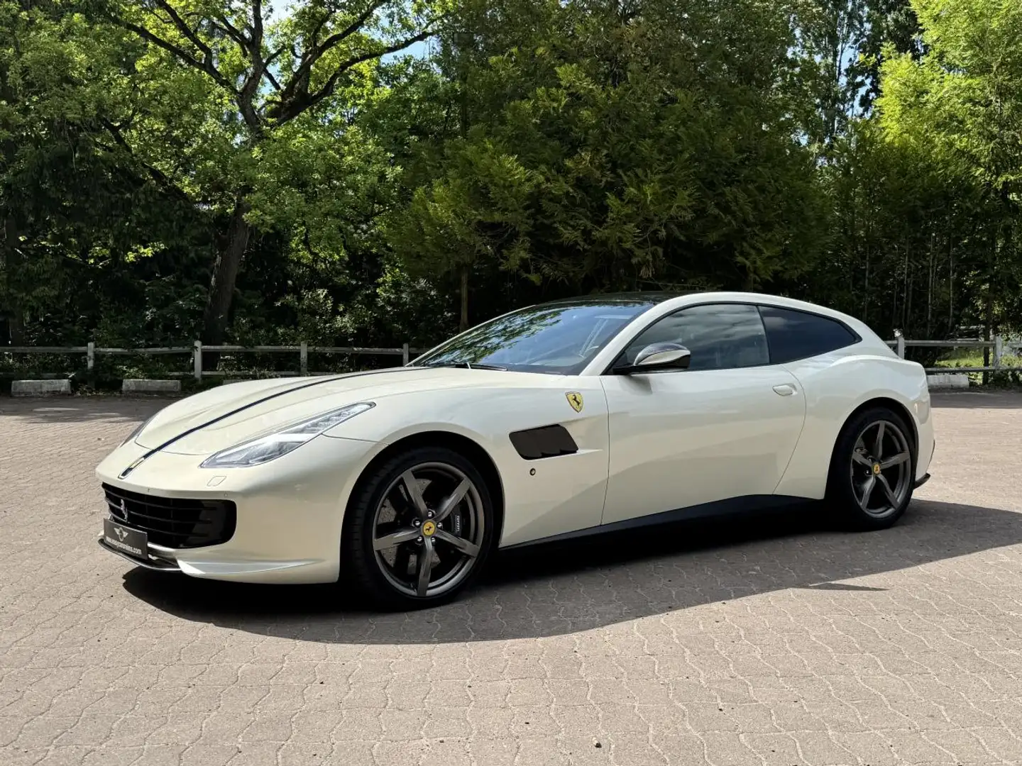 Ferrari GTC4 Lusso GTC4Lusso 6.3i V12 Weiß - 1