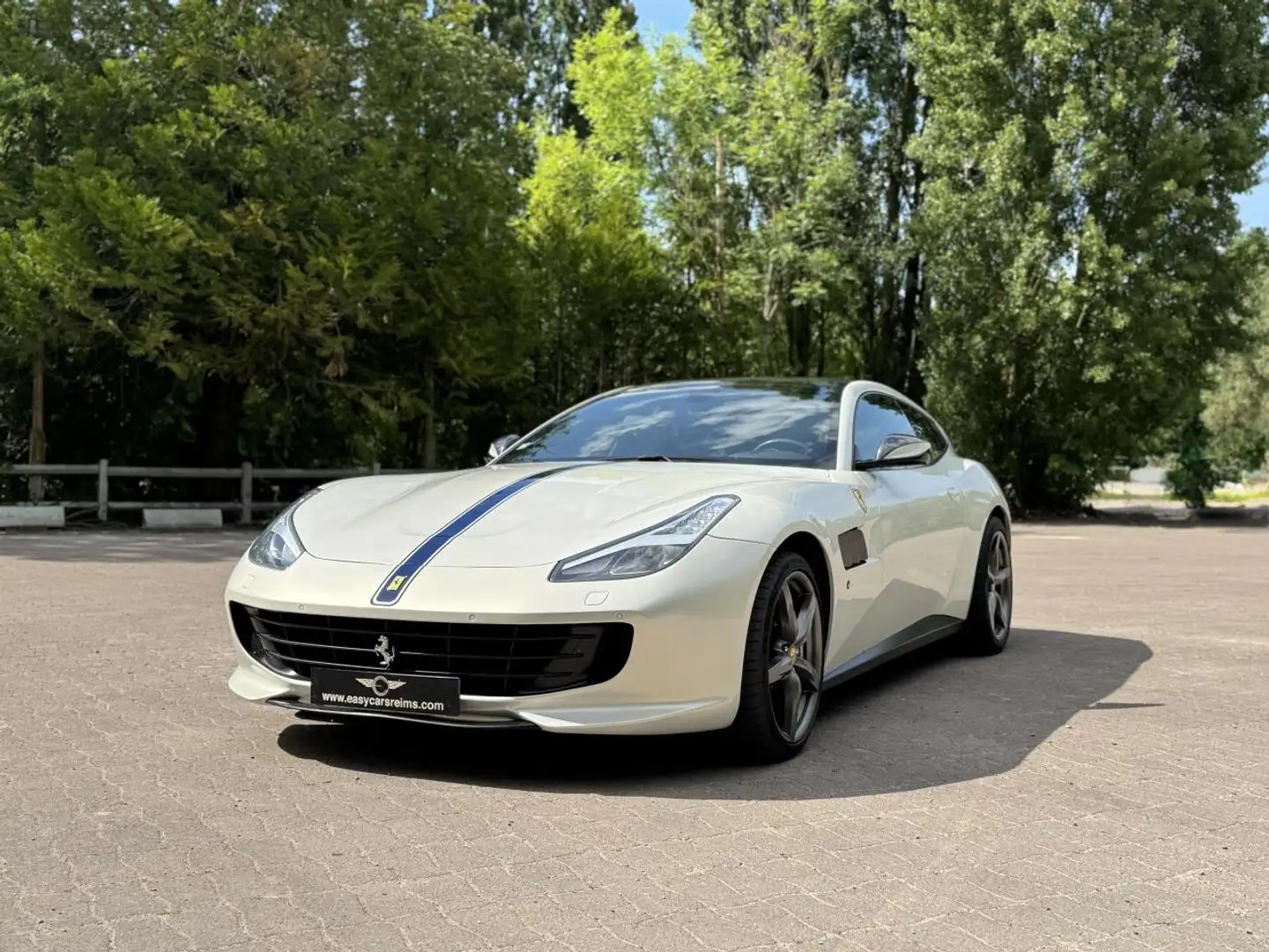 Ferrari GTC4 Lusso GTC4Lusso 6.3i V12 Bílá - 2