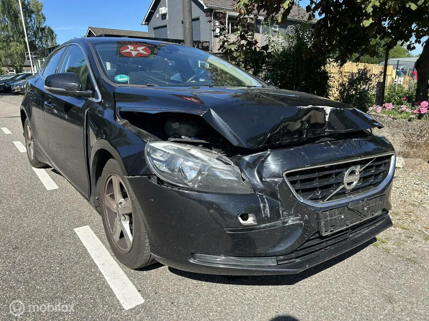 Volvo V40 1.6 D2 Momentum Voorschade Zwart - 2