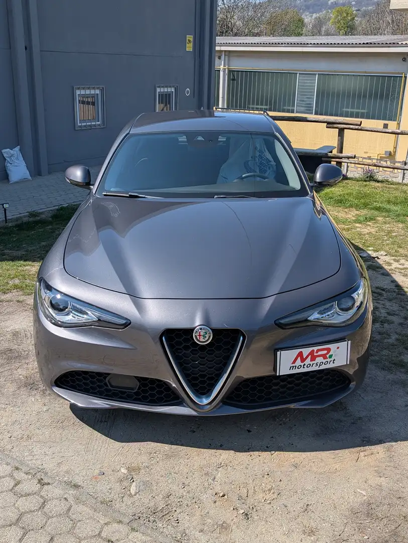 Alfa Romeo Giulia Giulia 2.2 t Business 160cv my19 Grijs - 2