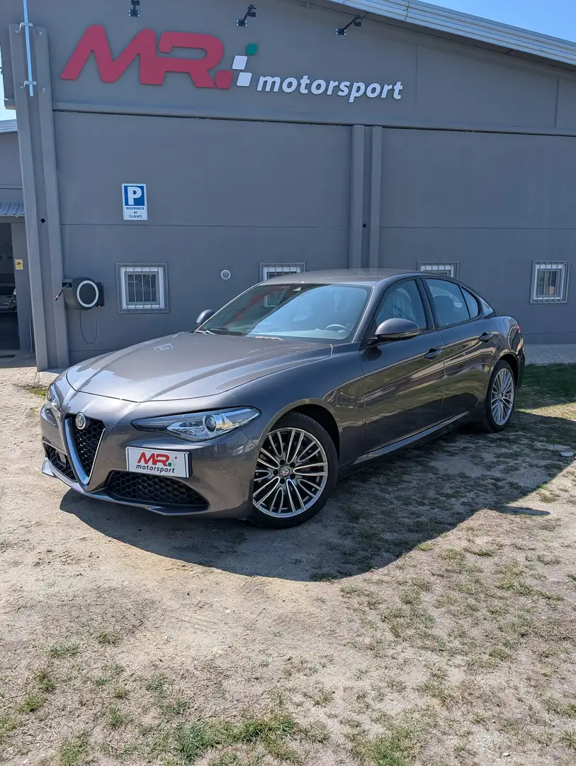 Alfa Romeo Giulia Giulia 2.2 t Business 160cv my19 Grijs - 1